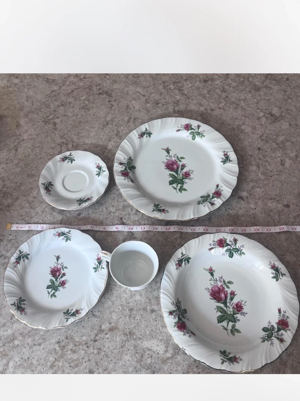 Vintage Lynns Noble Victorian Rose 5 piece place setting in good condition!